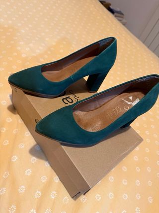 Zapatos de salón Mimao verdes puestos   una hora!!