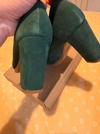Zapatos de salón Mimao verdes puestos   una hora!!