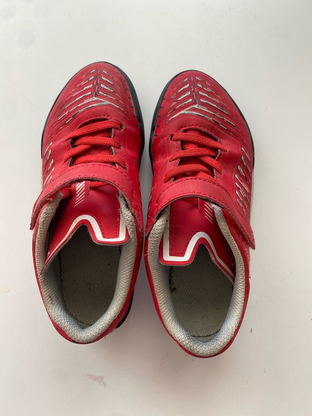Zapatillas de fútbol rojas!numero 29