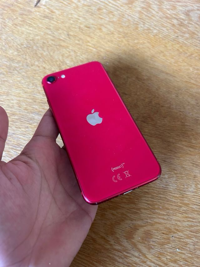 iPhone SE rosso