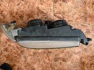 Faro Derecho IVECO en perfecto estado.