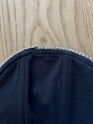 Top negro con pedrería