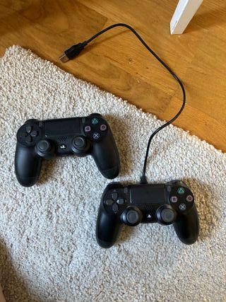 PS4 Slim 500GB + 2 mandos