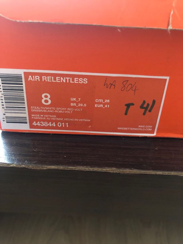 Zapatilla Nike Talla 41 Gris y Rojo