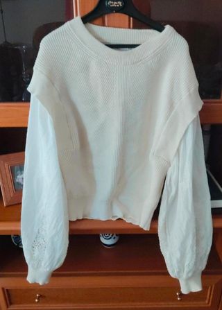 Jersey crema con mangas bordadas