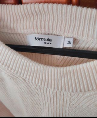 Jersey crema con mangas bordadas