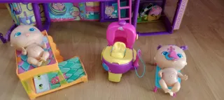 Casa Bellies con accesorios completa y WC y muñeca
