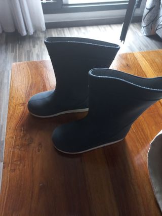 Botas de agua negras para niño/niña talla 26/27