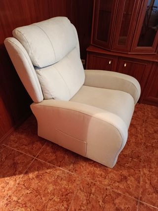 Sofá reclinable de tela beige