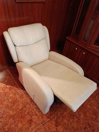 Sofá reclinable de tela beige