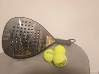 Pala de pádel Kombat black