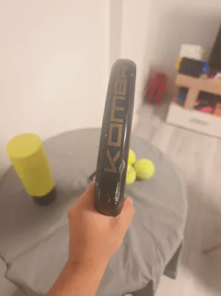 Pala de pádel Kombat black
