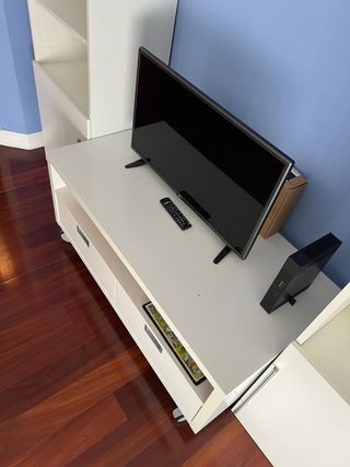 Mueble TV salón blanco y negro
