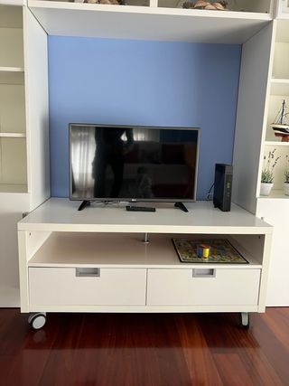 Mueble TV salón blanco y negro