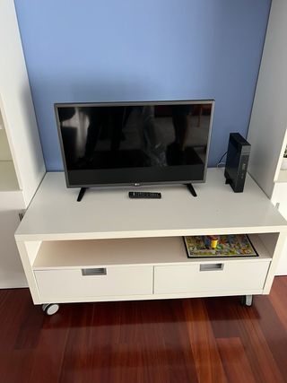 Mueble TV salón blanco y negro