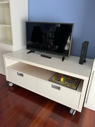 Mueble TV salón blanco y negro
