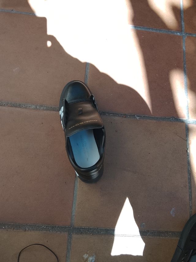 Alexander McQueen Izquierda Negro