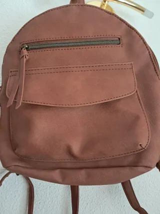 Mochila de piel sin estrenar