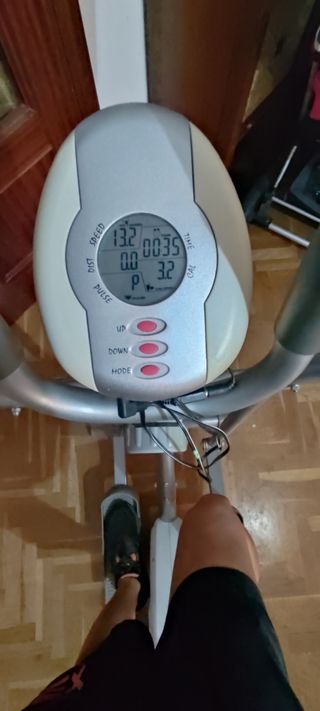 Bicicleta Elíptica Gris y Blanca