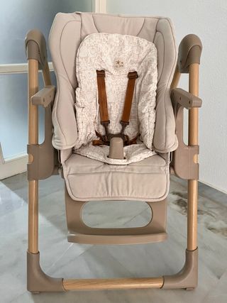 Trona Jane beige con estampado infantil