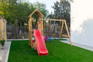Parcela con 3 casas con piscina compartia,carmona