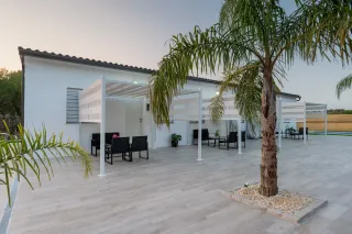 Parcela con 3 casas con piscina compartia,carmona