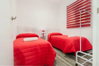 Parcela con 3 casas con piscina compartia,carmona