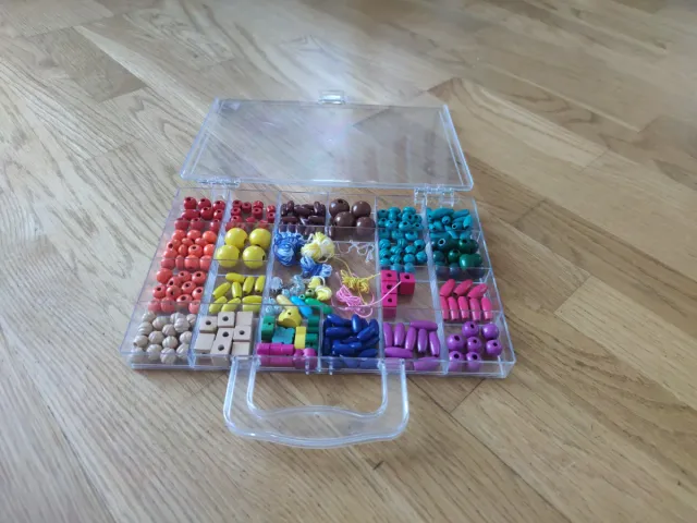 Estuche con cuentas y cuerdas para bisutería