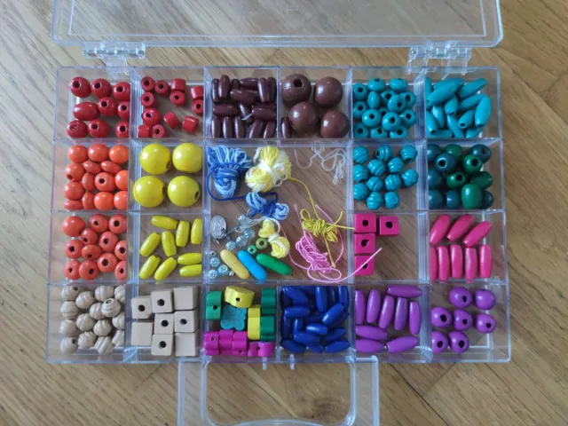 Estuche con cuentas y cuerdas para bisutería