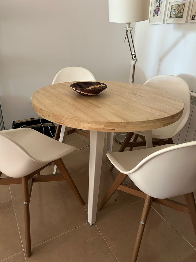 Mesa de comedor 110cm redonda y 4 sillas