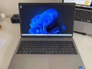Dell Latitude 5520 Gris/Plateado