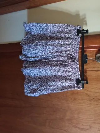 Falda pantalón floral morada y blanca