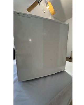 Mini nevera White-Westinghouse cuadrada
