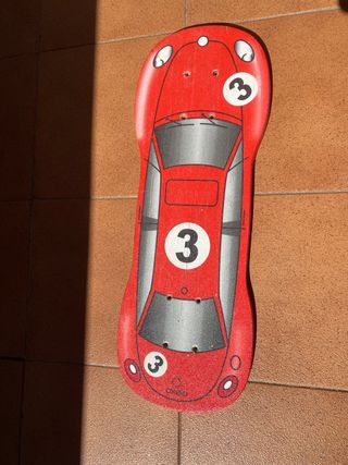 Tabla skate coche rojo sin ruedas ni ejes