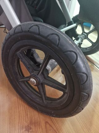 Carro de bebé bugaboo, tiene 3 años de uso