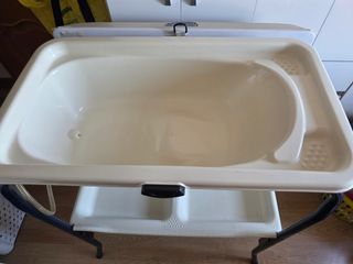 Cambiador con bañera para bebé