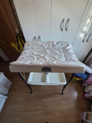 Cambiador con bañera para bebé