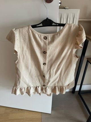 Blusa beige con volantes