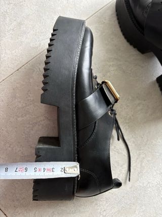 Zapatos Stradivarius negros con hebilla