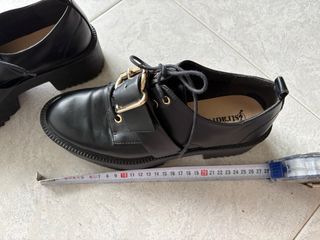 Zapatos Stradivarius negros con hebilla