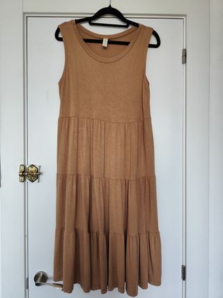 Vestido marrón sin mangas