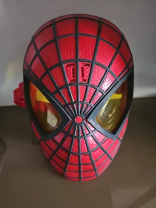 Máscara Spiderman Roja y Negra, con luz y sonido.