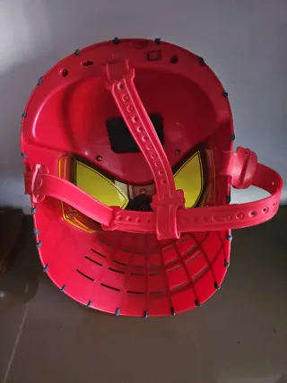 Máscara Spiderman Roja y Negra, con luz y sonido.