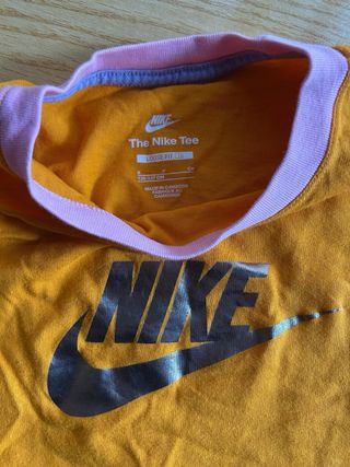 Camiseta Vintage Nike Amarilla y Morada