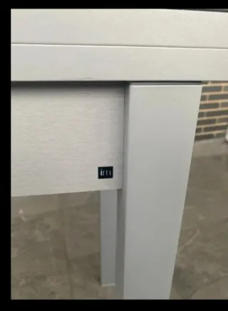 Mesa de cocina gris madera y cristal