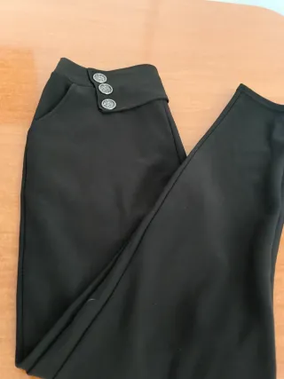 Pantalón negro mujer con botones