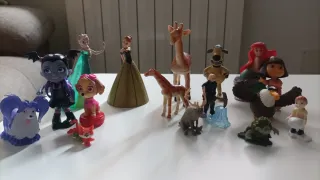 16 Figuras Disney Variadas.