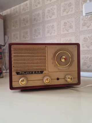 Radio antigua Marfil y reproductor colección