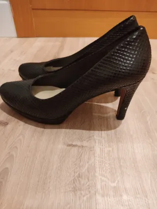 Zapatos de tacón de cuero negros