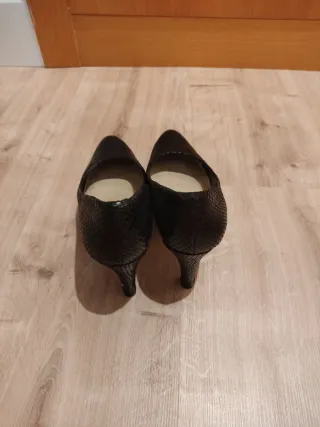 Zapatos de tacón de cuero negros
